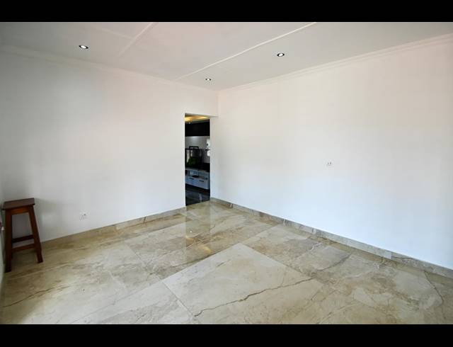 4 BEDROOM FREEHOLD TO LET IN COWIES HILL